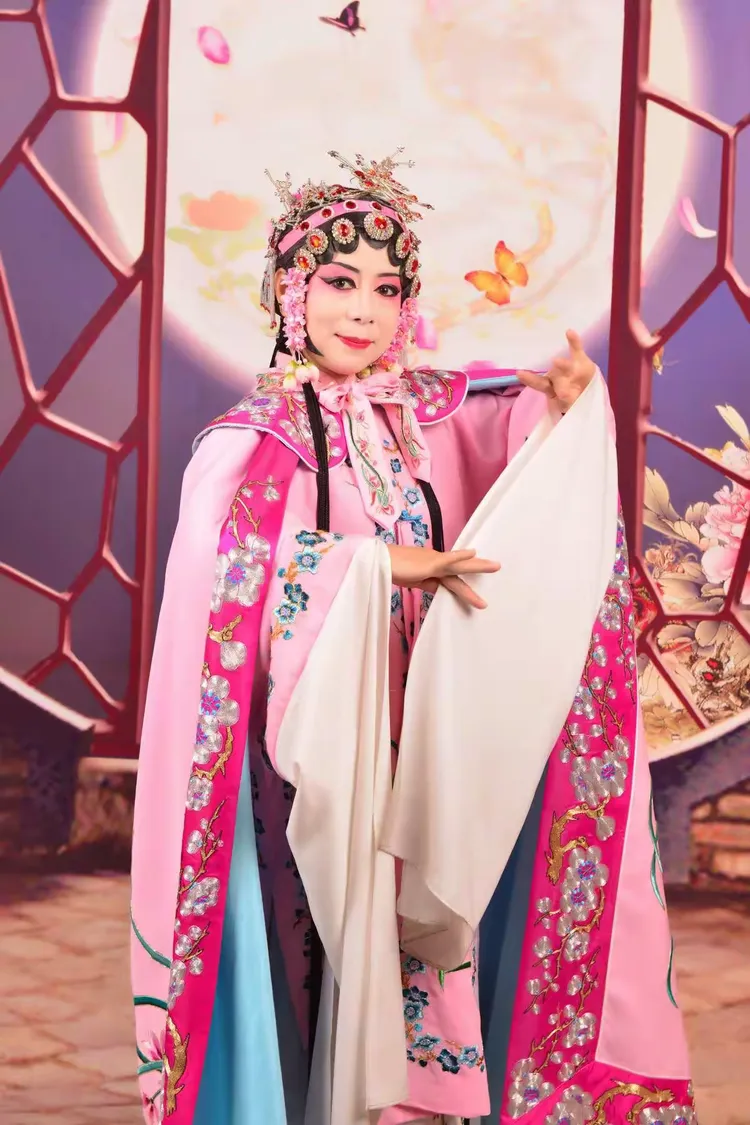 粉墨登场，揭秘生肖之谜的积极作答与深入解释