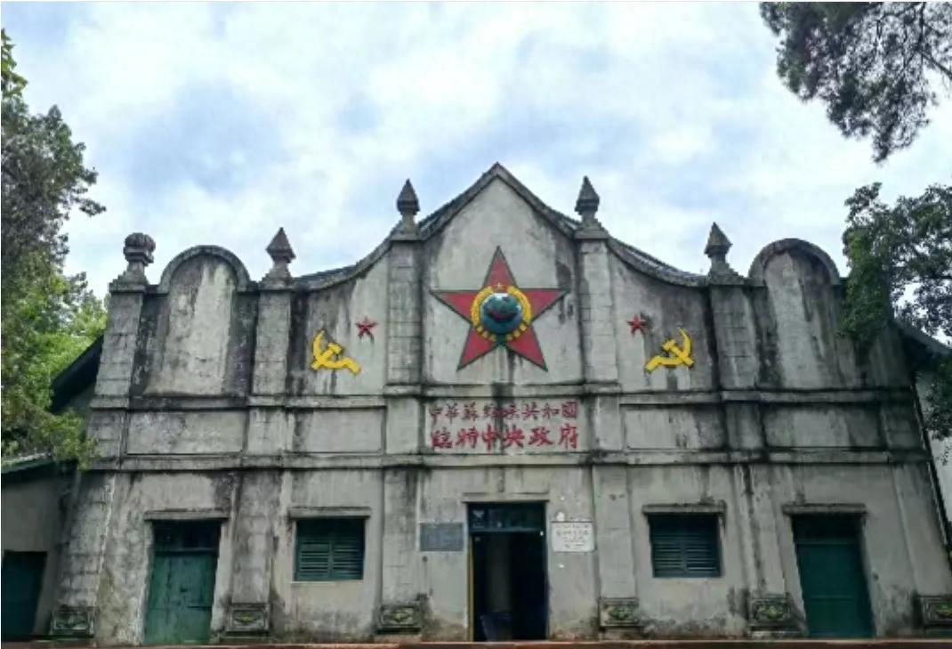 摇首顿足开过猜一生肖，背后的坚韧与不屈