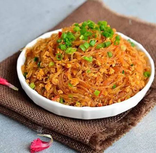 解密蚂蚁上树与生肖之谜，采民智慧与文化寓言