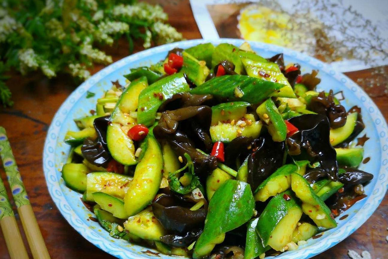 一日两比乾坤天猜一生肖，热议解释落实