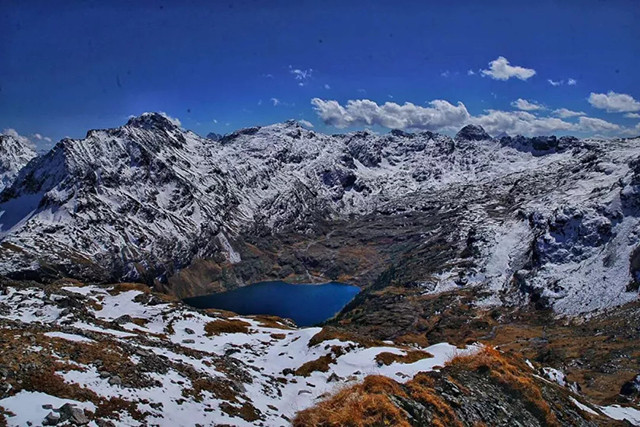 探寻大好山河背后的坚韧与不屈—以打字生肖为线索