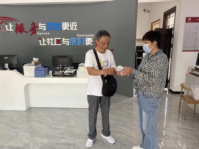 拾金不昧的智慧，团结解释落实的动物寓言