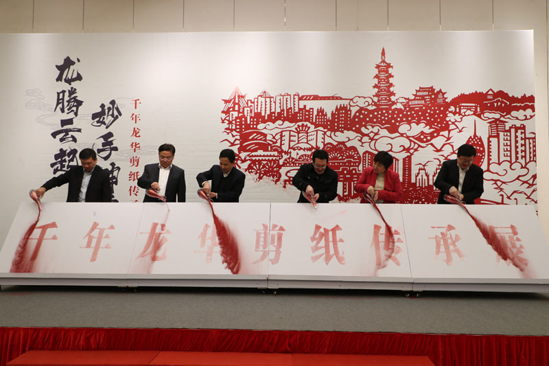 揭秘今日生肖属龙运势，龙腾云起，谜底尽显辉煌