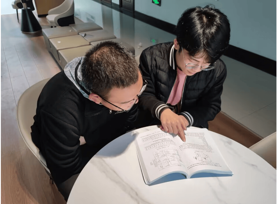 零字一字取红蓝是指什么生肖，友爱作答落实解释