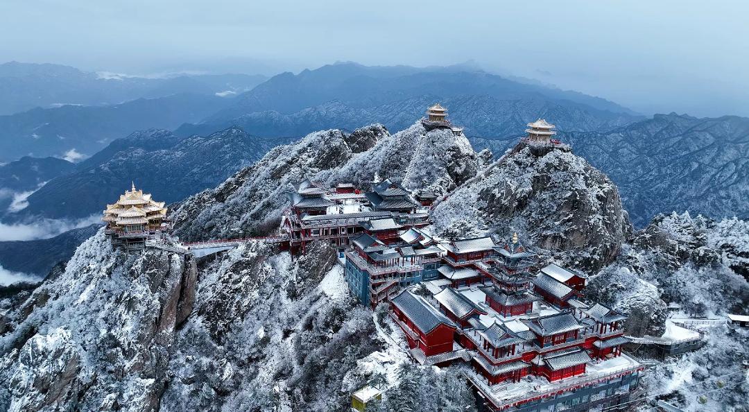 一轮红日找天边，揭秘鸡的神秘寓意