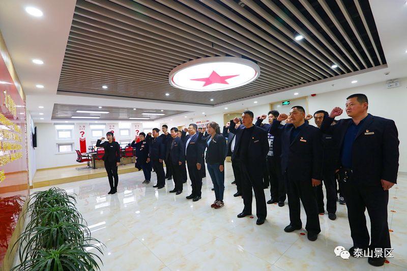 埋头苦干的精神，属牛人的坚韧与团结的力量