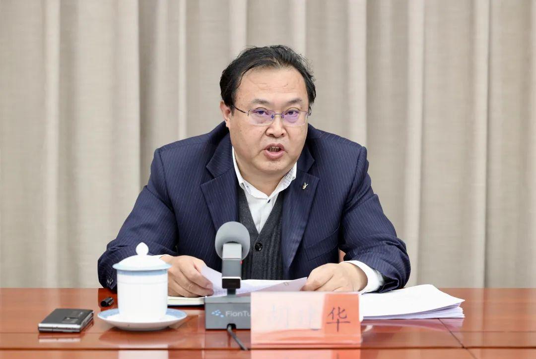 万里碧空朵朵云是指什么生肖，精选解析与落实的详细结果