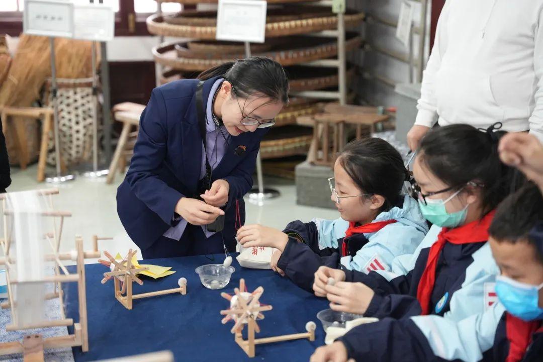 春蚕抽丝打一正确生肖，最新解释与落实