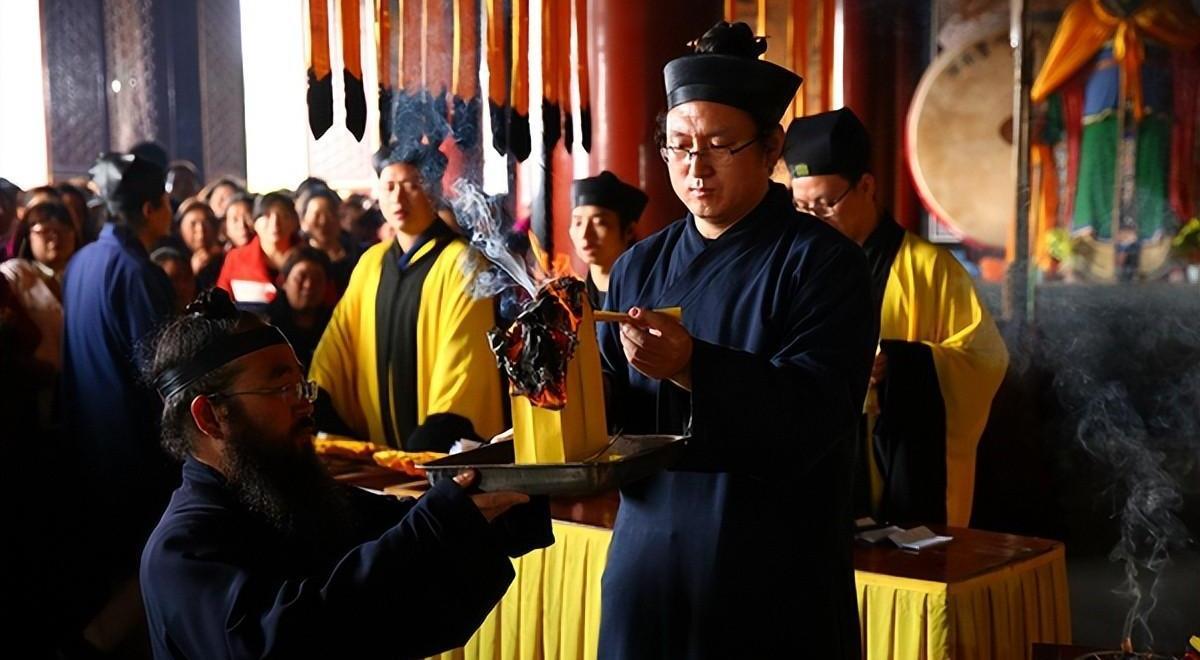 瑞气祥云与生肖动物，探寻传统文化中的神秘寓意