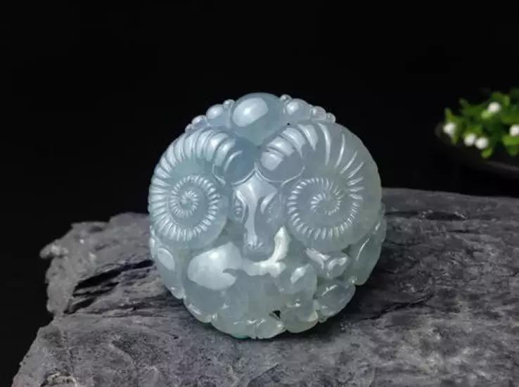 夷为平地，揭秘背后的生肖寓意与通用解释