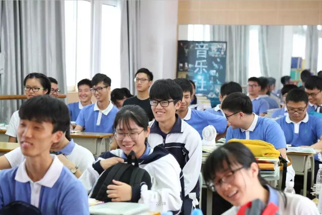 南燕双飞三一笑猜一生肖?积极作答，落实解释