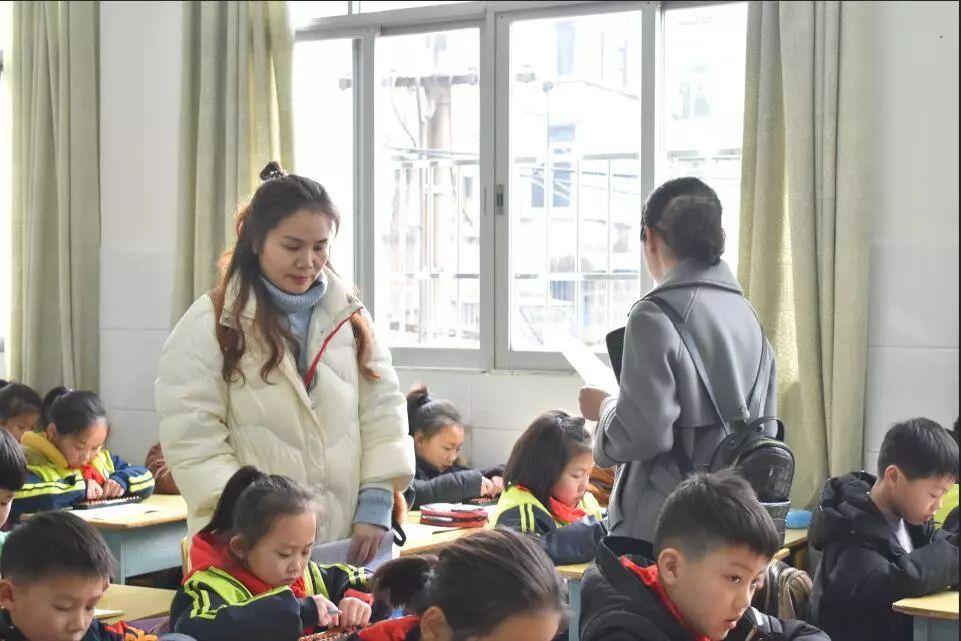 草木皆兵猜生肖，一场文化与智慧的温馨解析