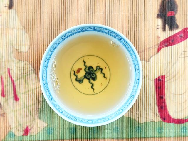 茶与生肖，揭秘属龙的茶选择与品鉴艺术