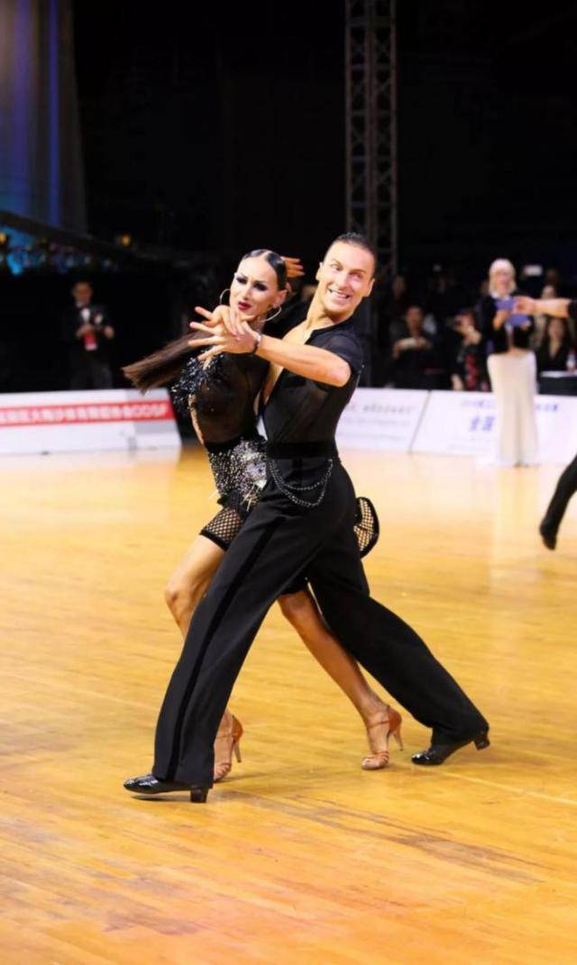 舞刀弄枪猜一生肖，和谐共舞的智慧与魅力