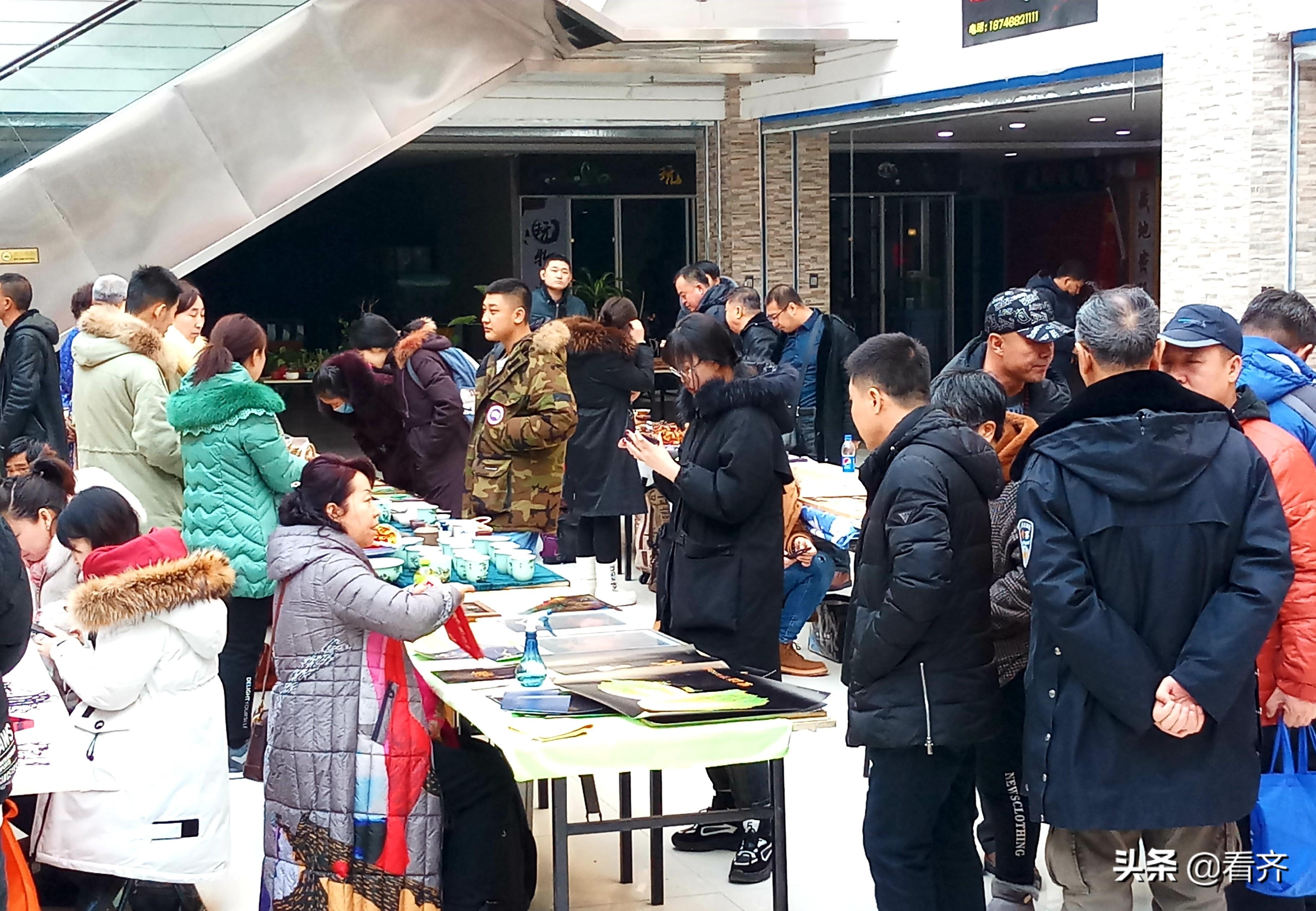 谜题揭秘，人山人海与生肖的奇妙联系