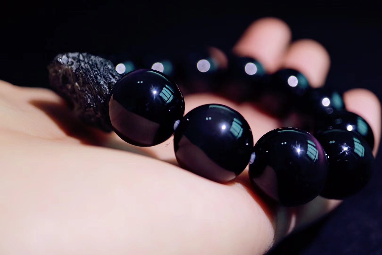 黑曜石与生肖，揭秘哪些生肖人最适合佩戴黑曜石