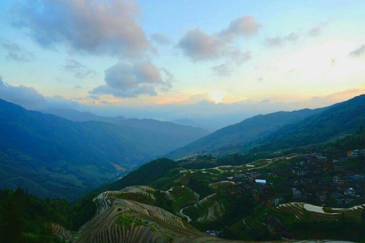 七星伴月猜一生肖，解释与落实的和谐共舞