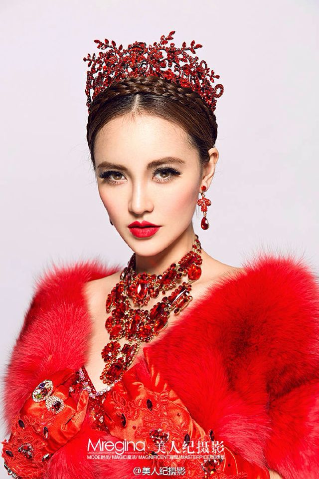 女王风采，揭秘最有女王命的生肖女及其积极实践