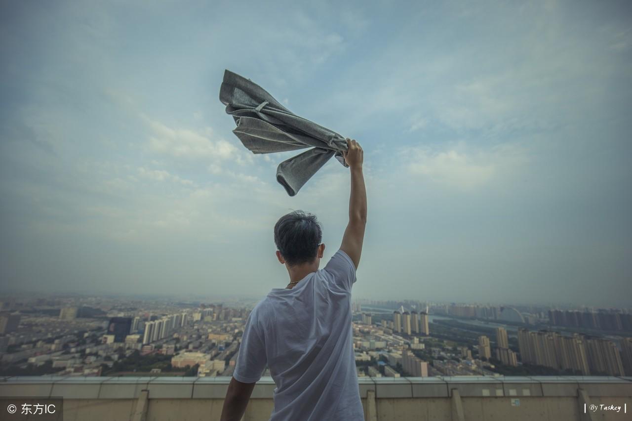 大嘴巴与不安分之选，揭秘生肖中的话痨与独特之选