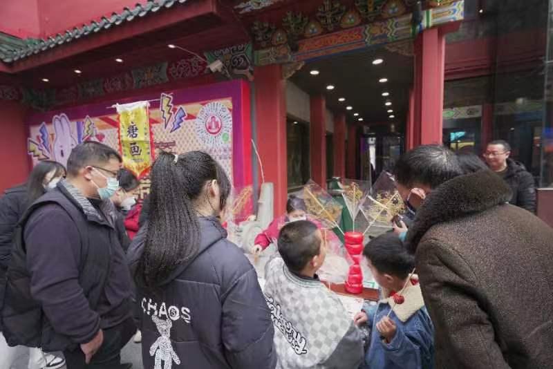 谜题揭秘，人山人海与生肖的奇妙联系