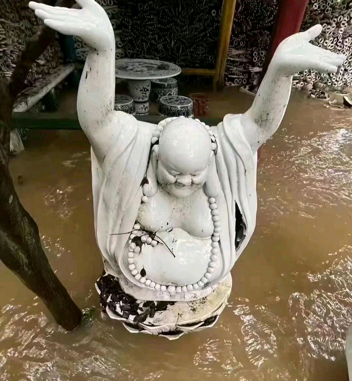 泥菩萨过河猜一动物，寓言背后的智慧与文化解读