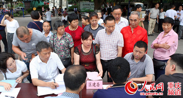 傍门依户猜一生肖，采民作答落实解释