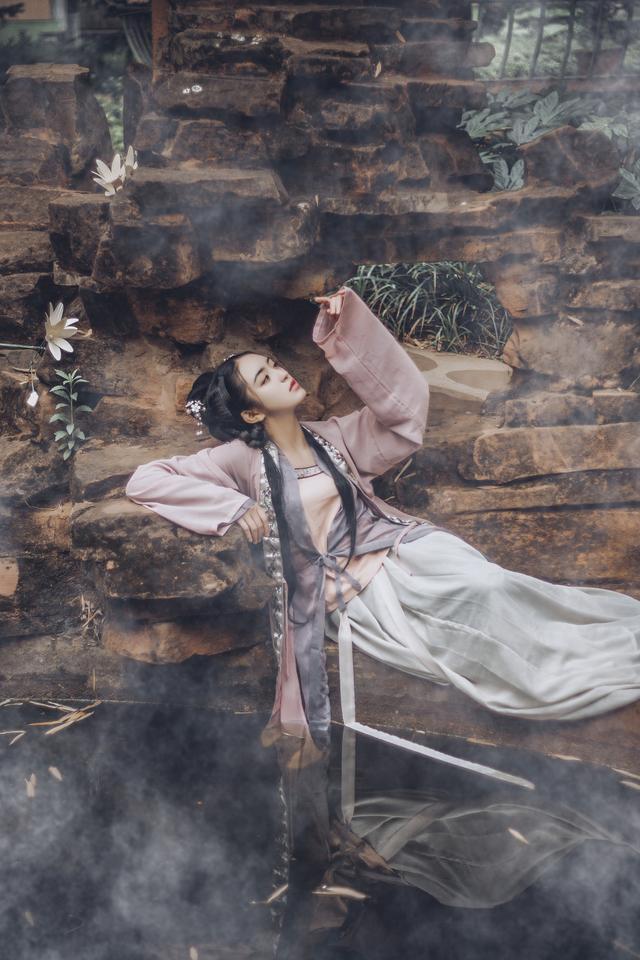 落花媒人引谜团，猜猜看那是什么动物？