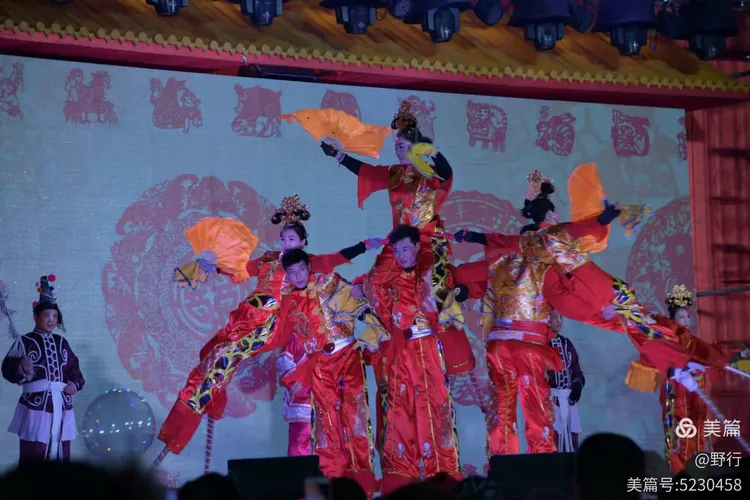 谜语探秘，花灯戏身五然到，猜一动物