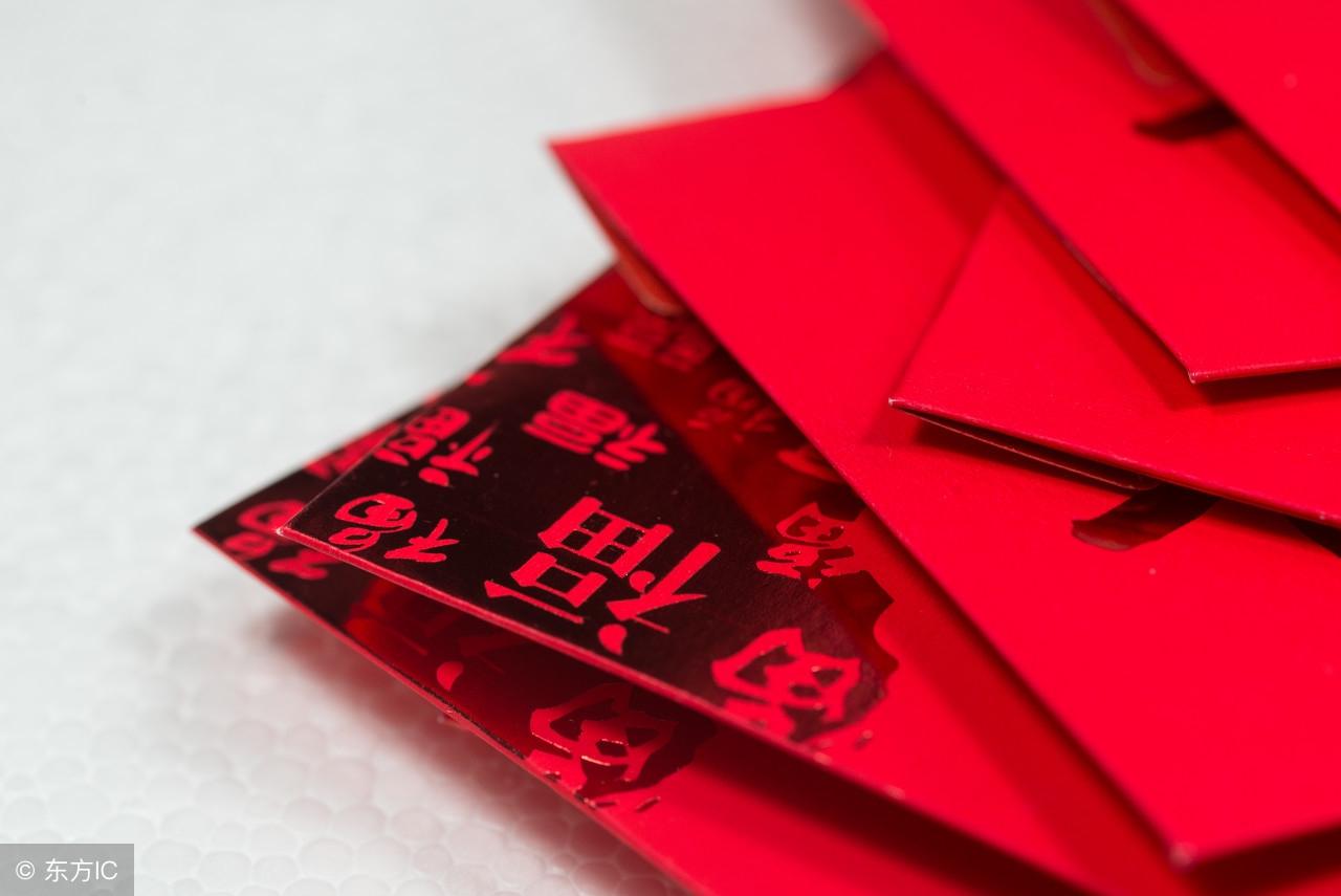 争强斗胜闹纷纷，生肖文化中的竞争与智慧