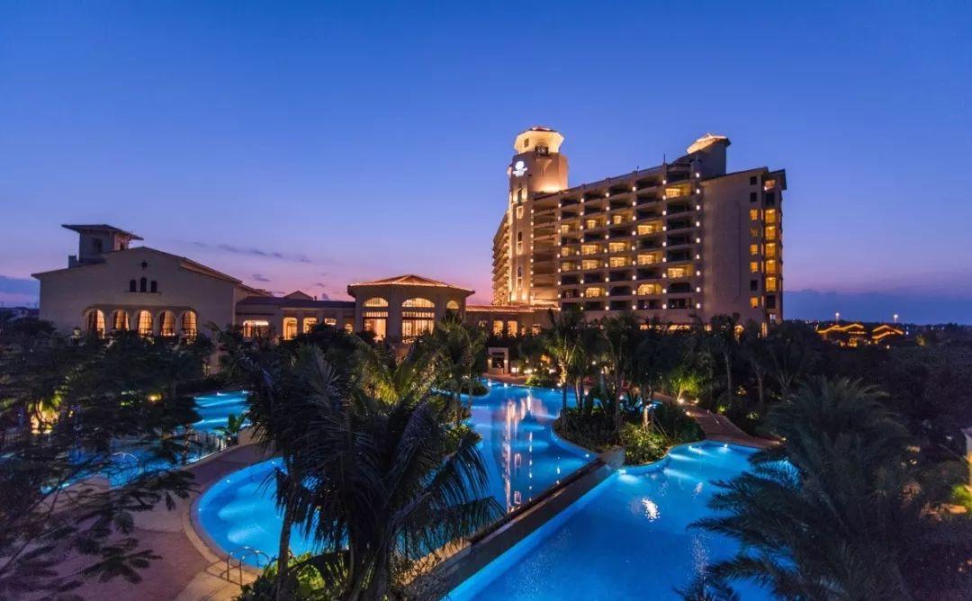 属鸡与属牛，携手共进，共创辉煌的黄金搭档